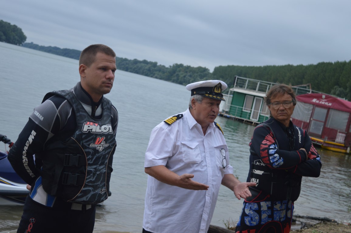 OBUKA PRIPADNIKA SEKTORA ZA VANREDNE SITUACIJE style=